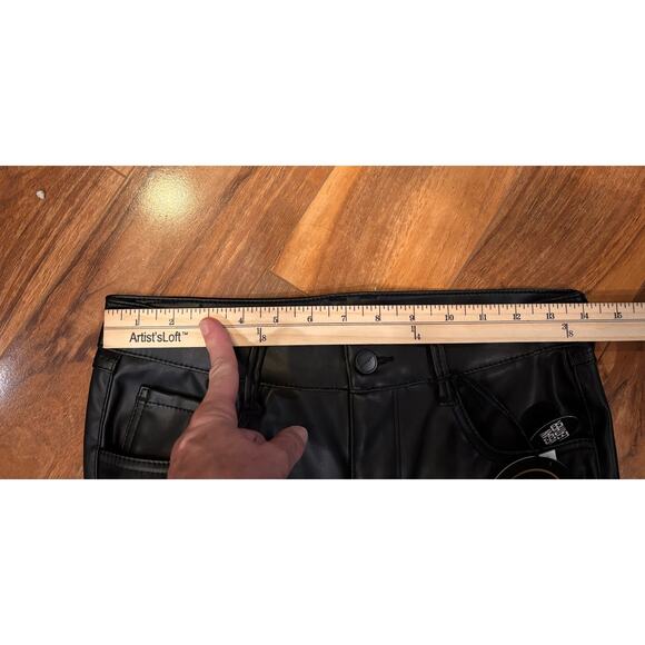 Dollhouse vegan leather high rise flare Jackie style women’s pants size 7/8 - Picture 9 of 12